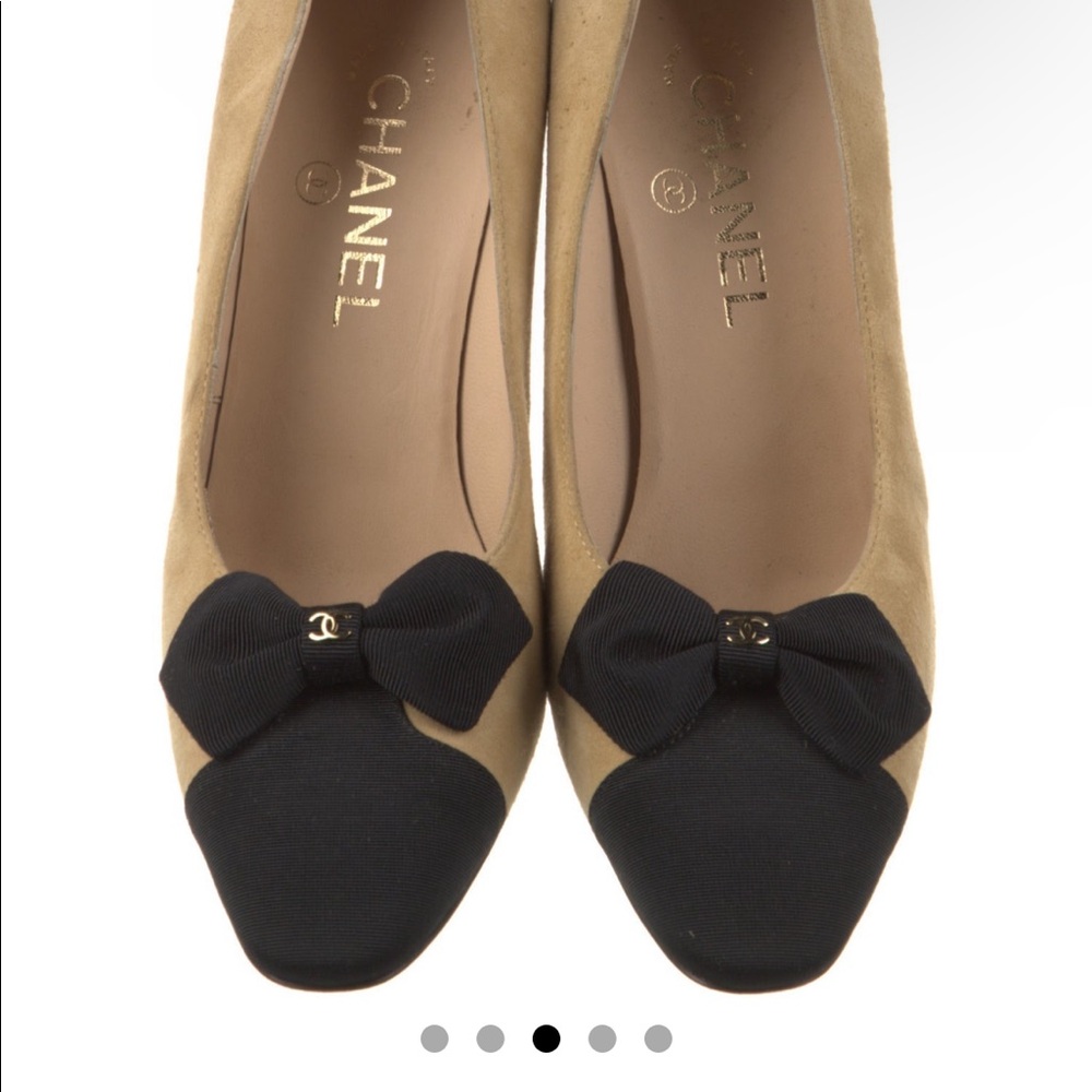 Chanel Pumps w bow